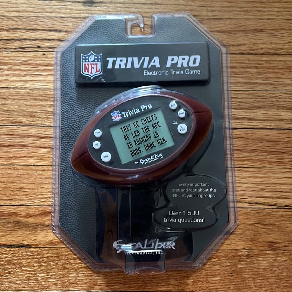 NFL Trivia Pro / Electronic Trivia Game / NEW / 2008